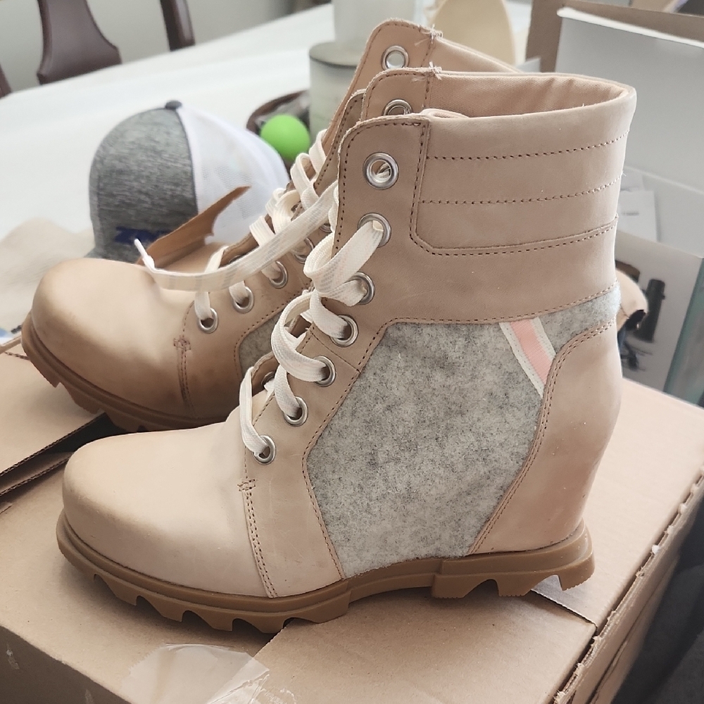 Stylish Women's Tan and Gray Boots